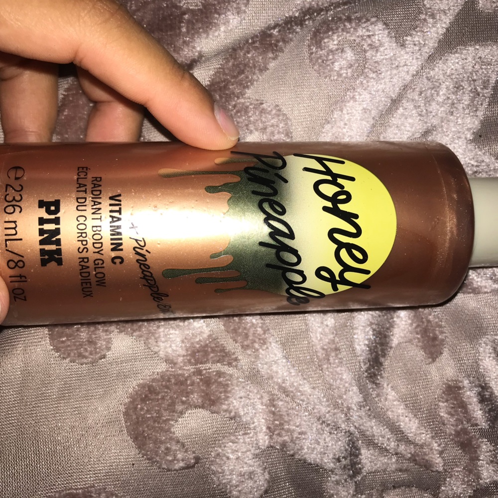 Shimmering tan body glow lotion